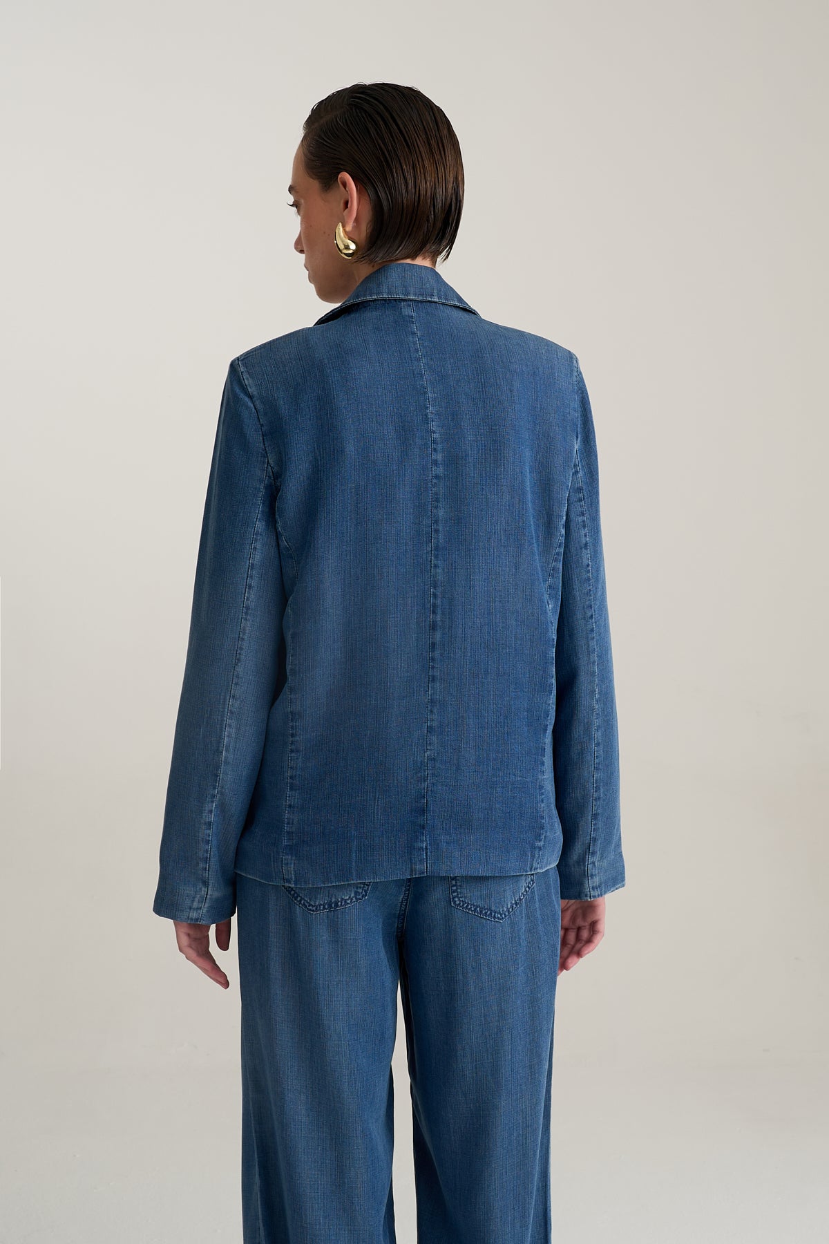 ז'קט עם אופק כחול