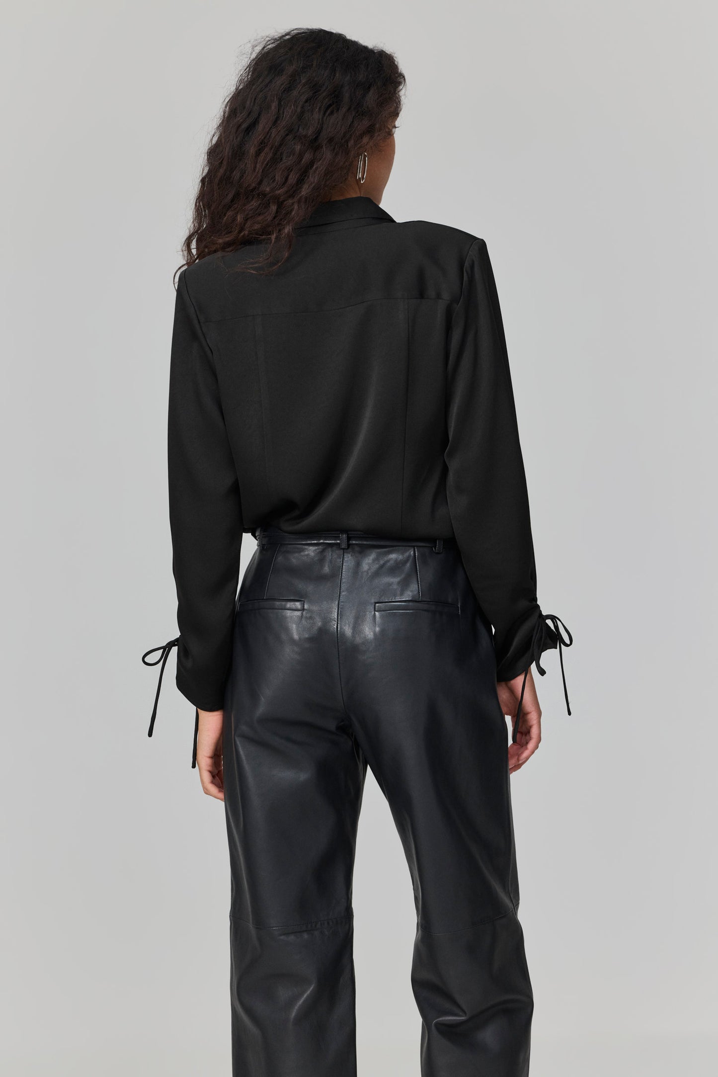 חולצה כתפיים חזקות