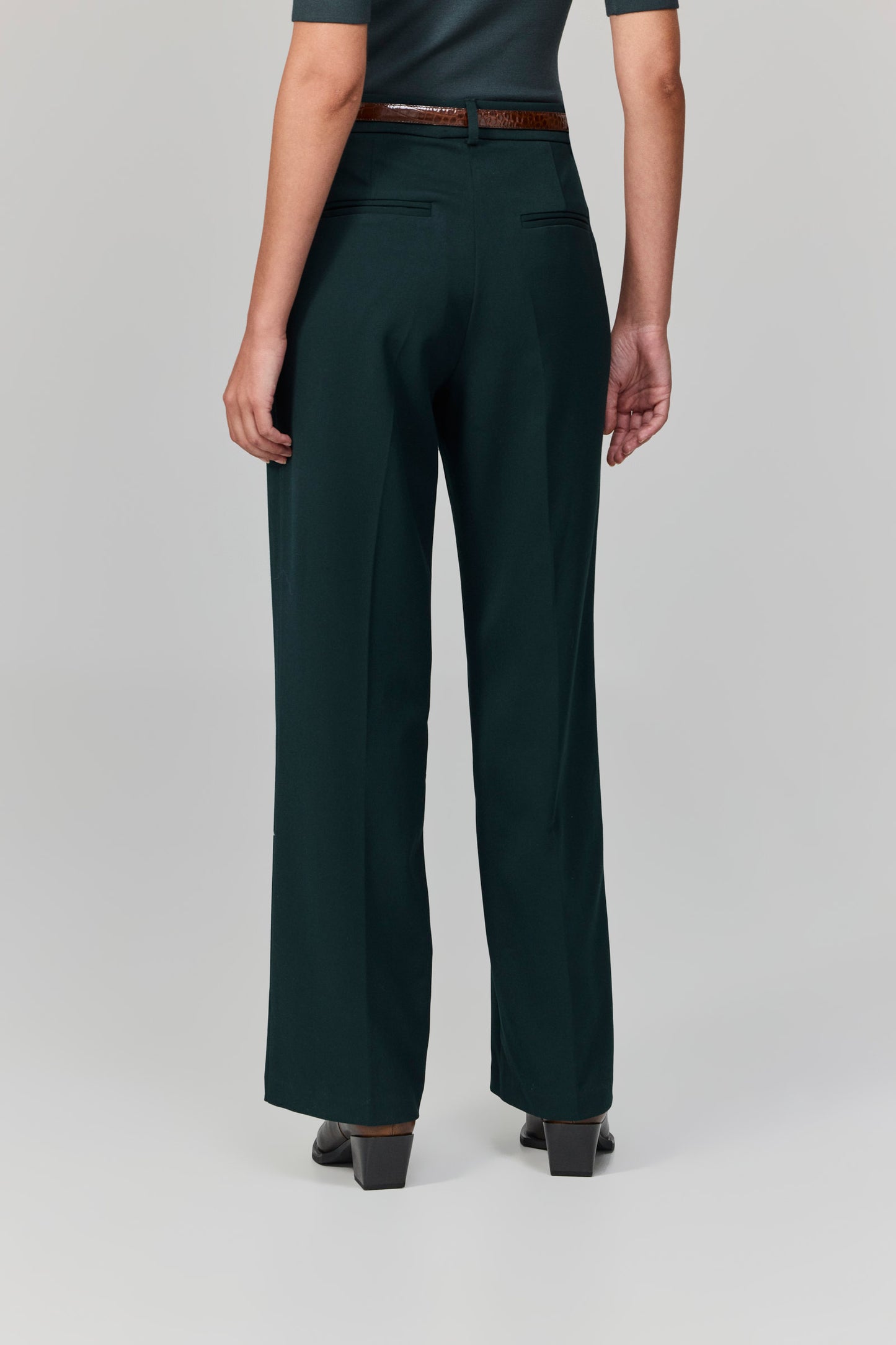 מכנסיים שמחזיקים סיפור