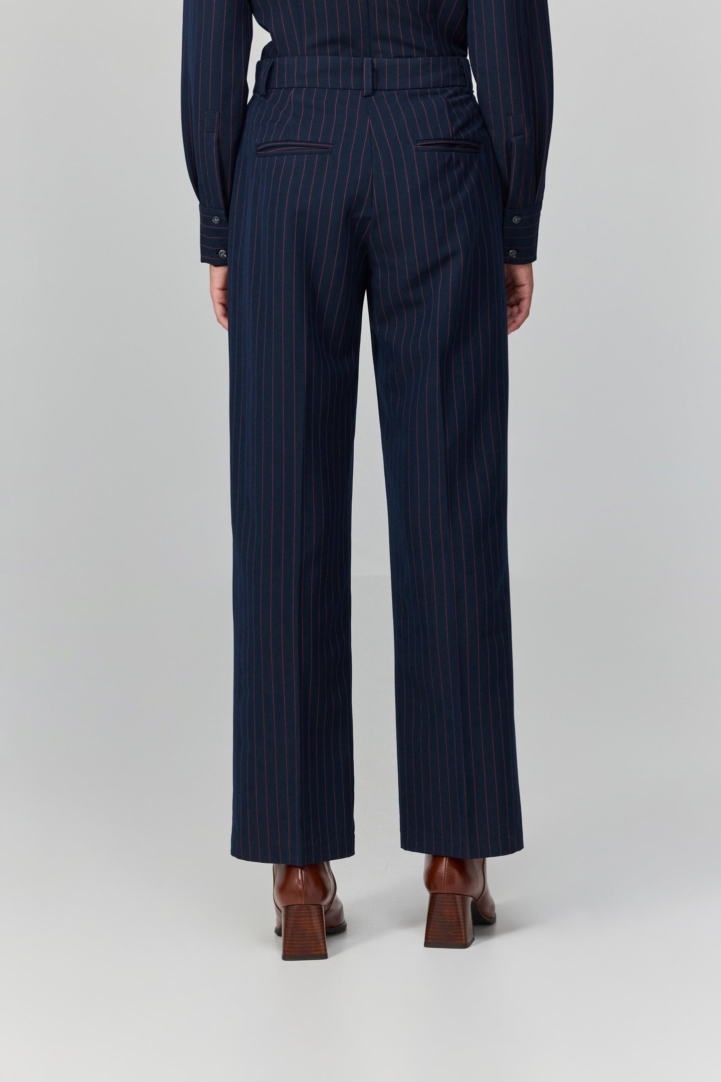 מכנסיים במהדורה מוגבלת