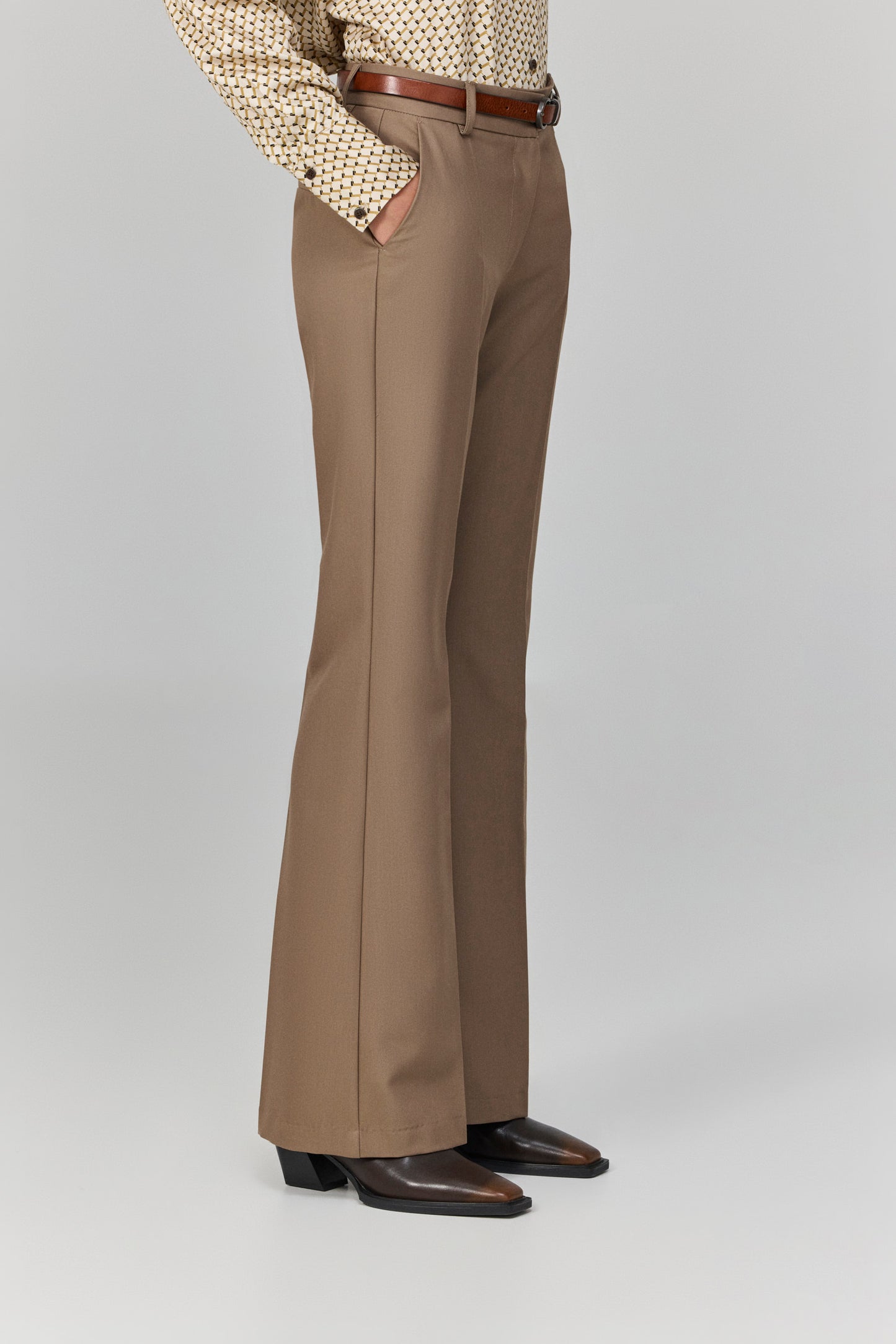 מכנסיים עם חזון