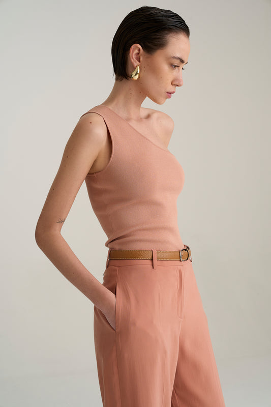 טופ שאוהב להיחשף