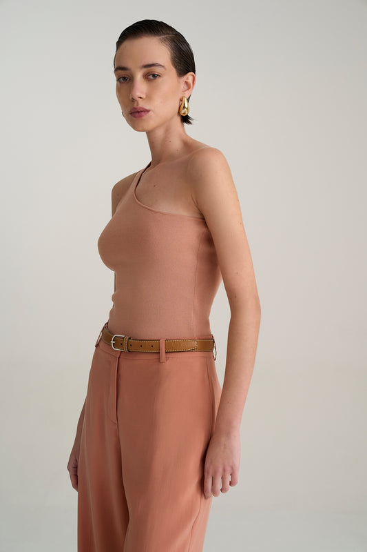 טופ שאוהב להיחשף