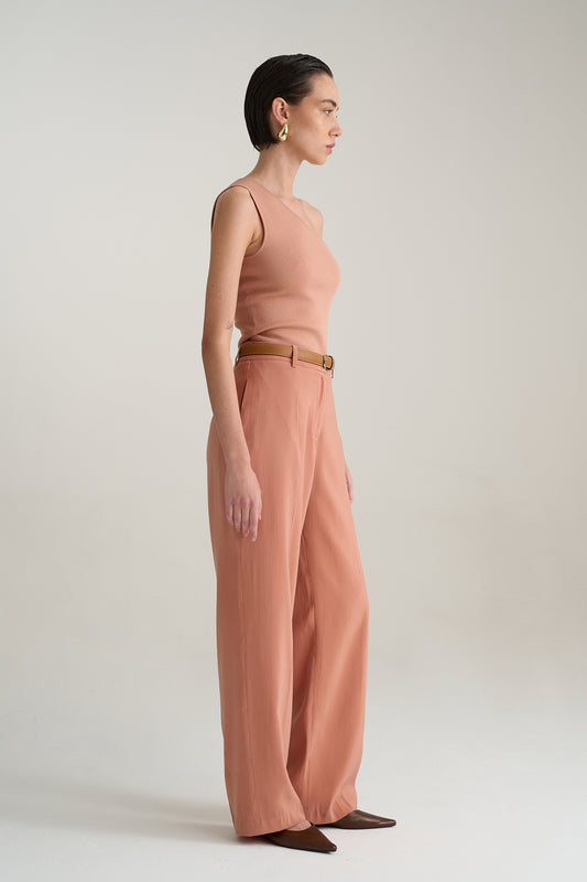 מכנסיים עם עתיד ורוד