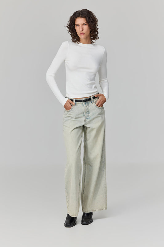 ג'ינס עם אופק בהיר ורחב