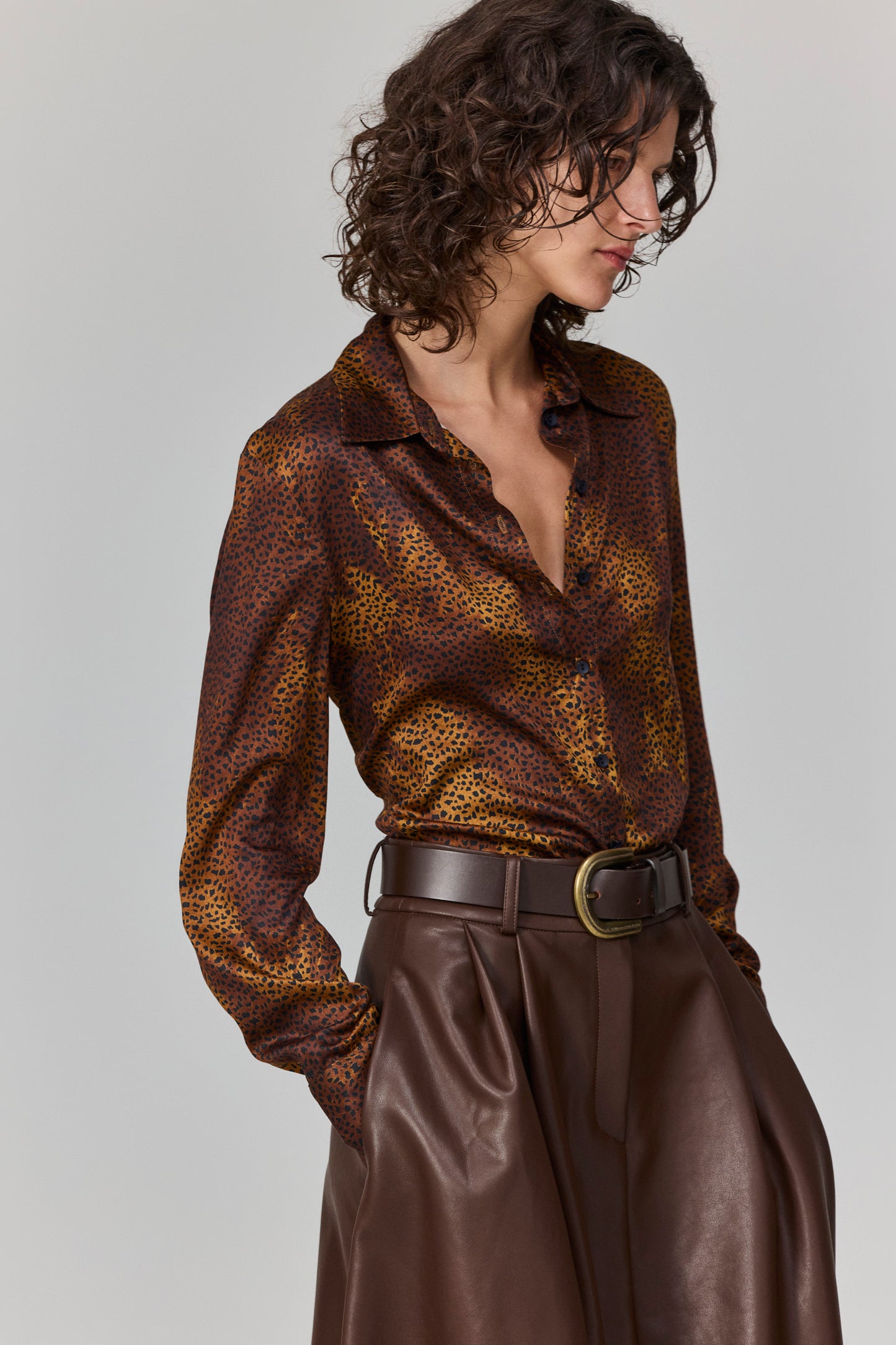 חולצה עם אגו