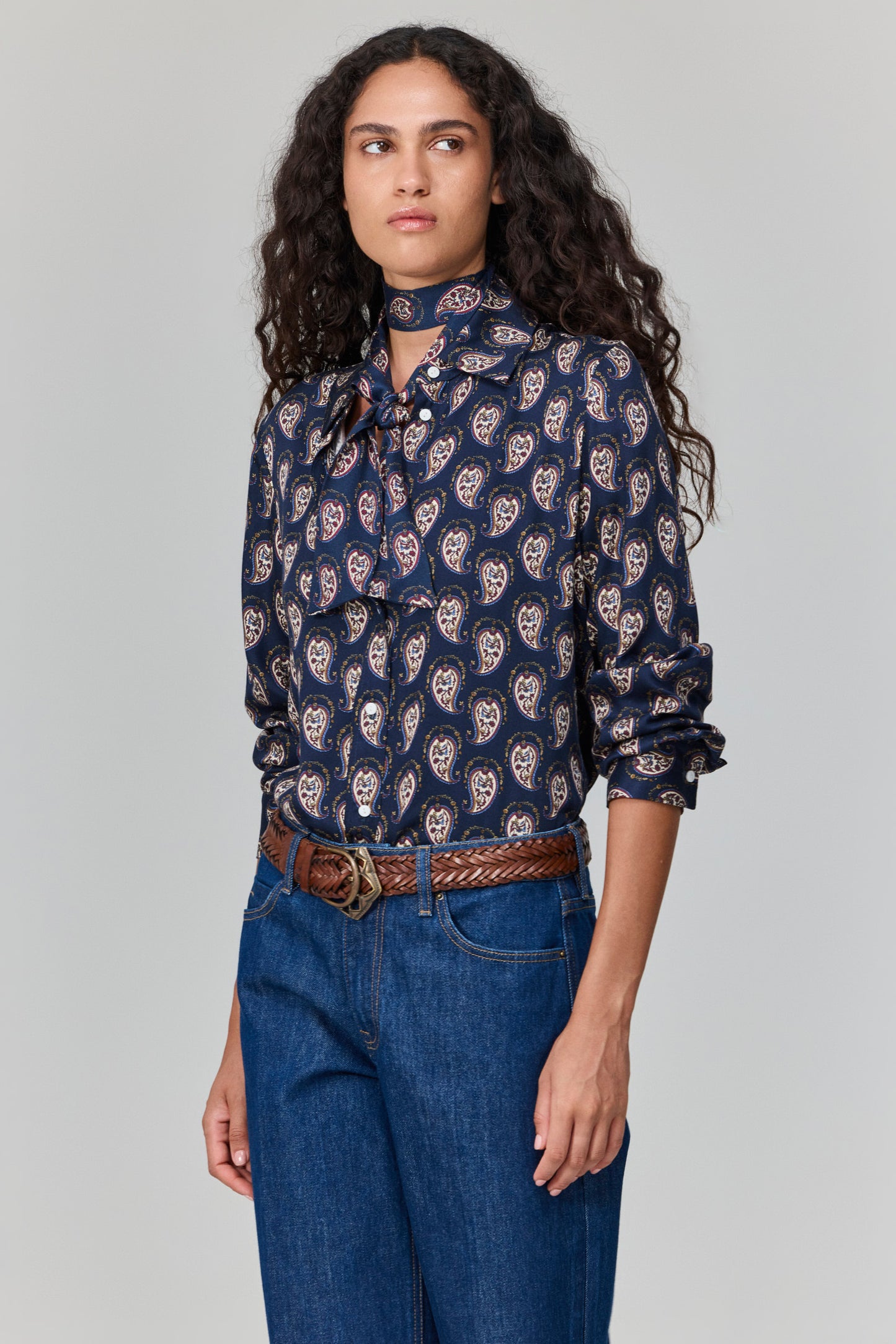 חולצה שלא מתנצלת