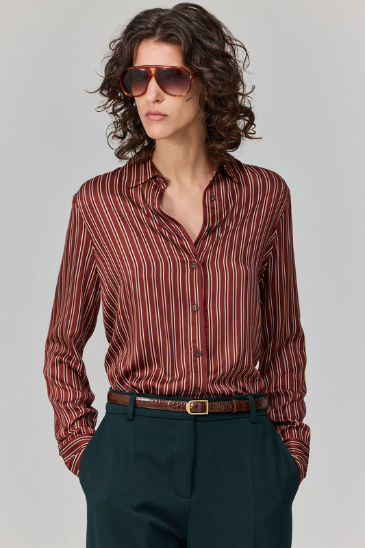 חולצה בקו ברור