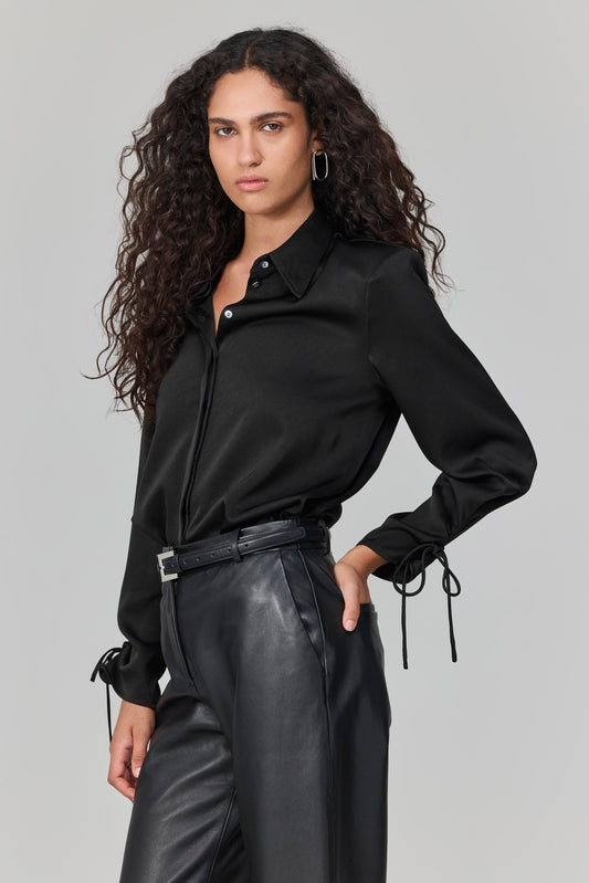 חולצה כתפיים חזקות