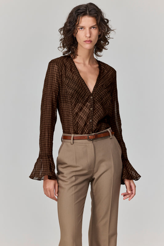 חולצה מחוץ לקופסא