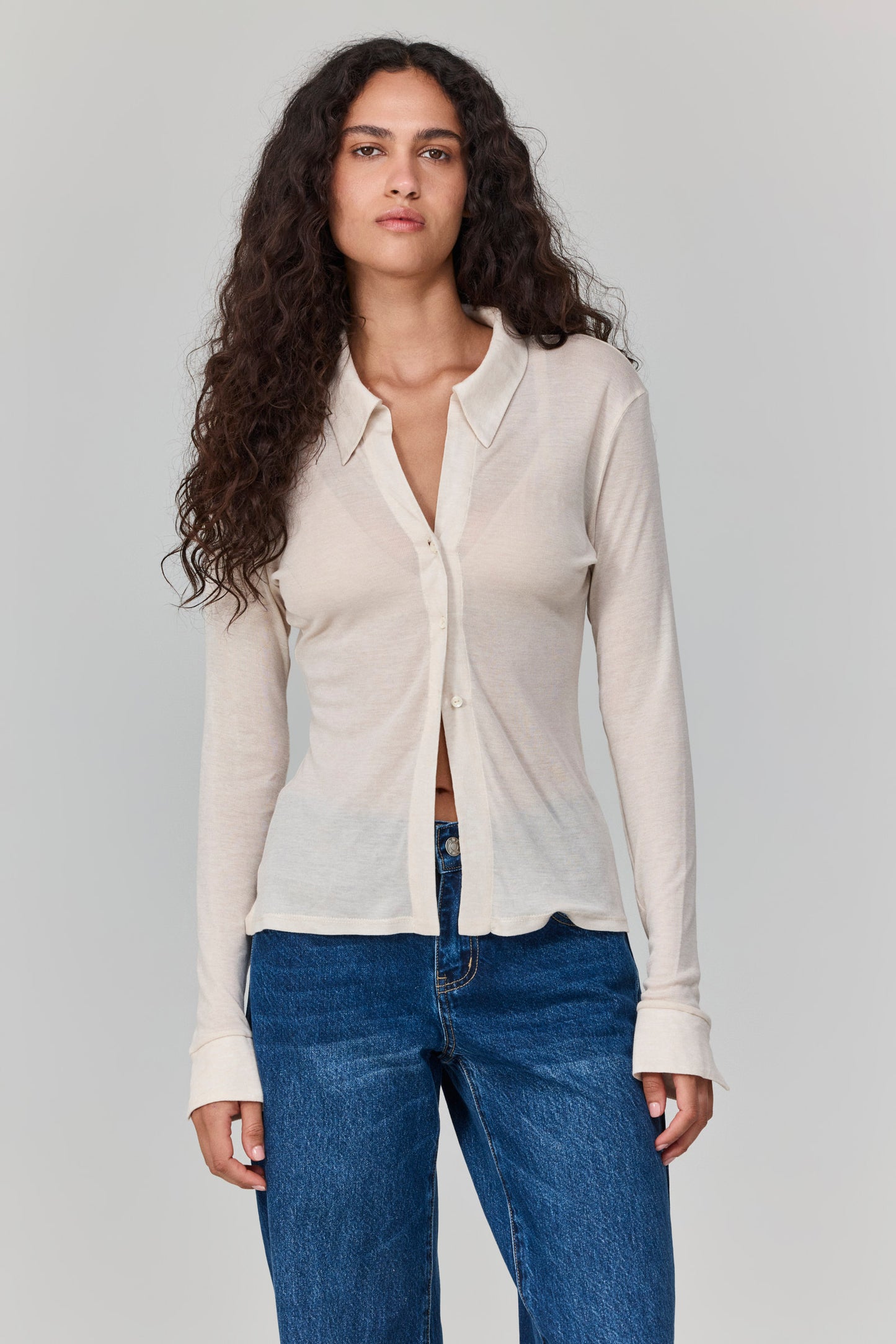 חולצה בקו נקי