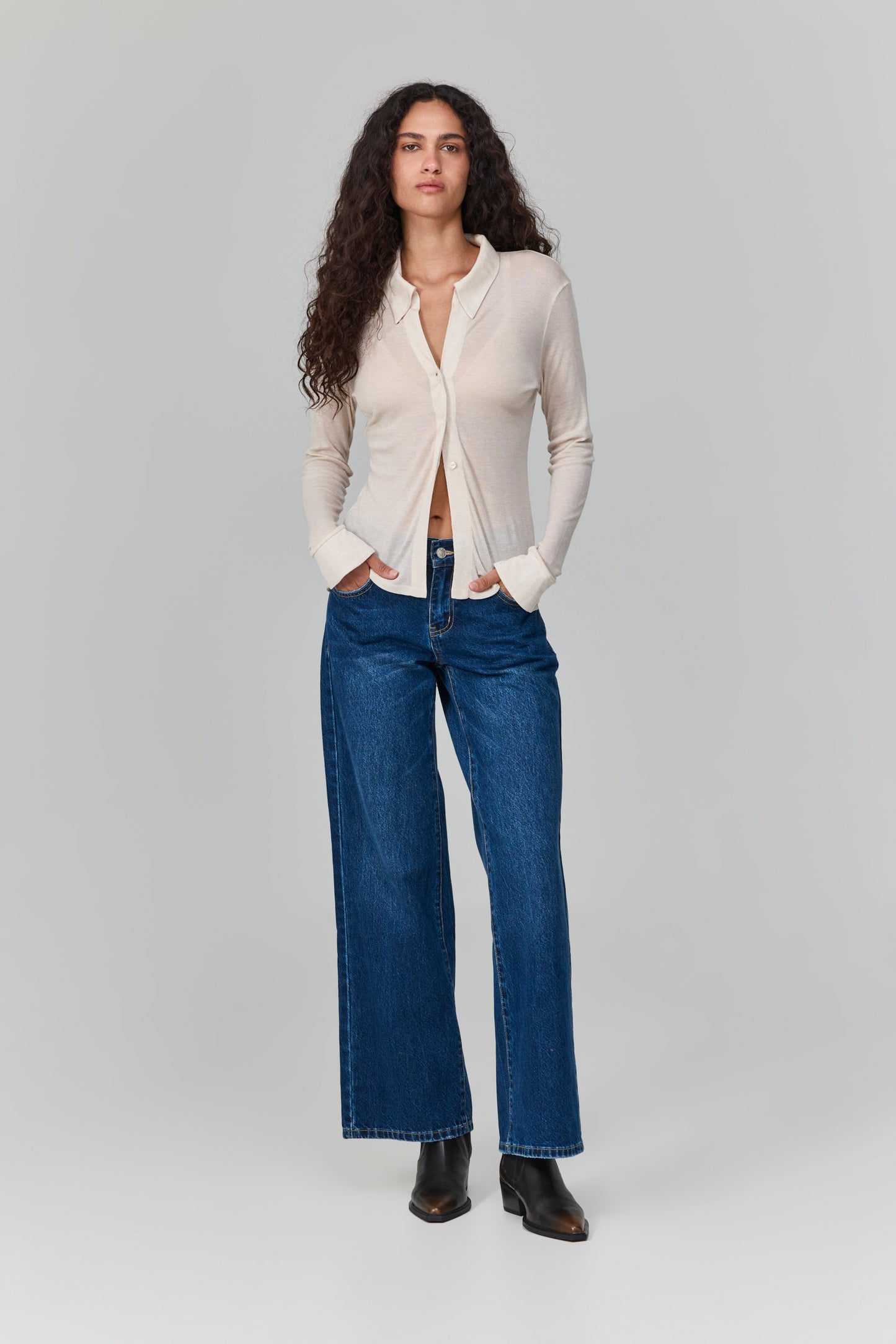 חולצה בקו נקי