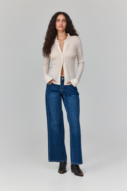 חולצה בקו נקי