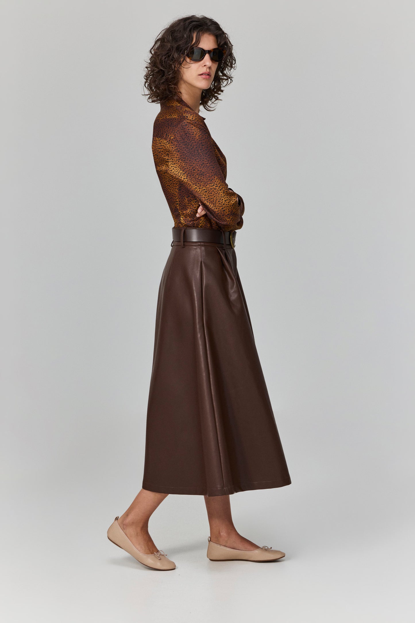 חצאית מחוץ למסגרת