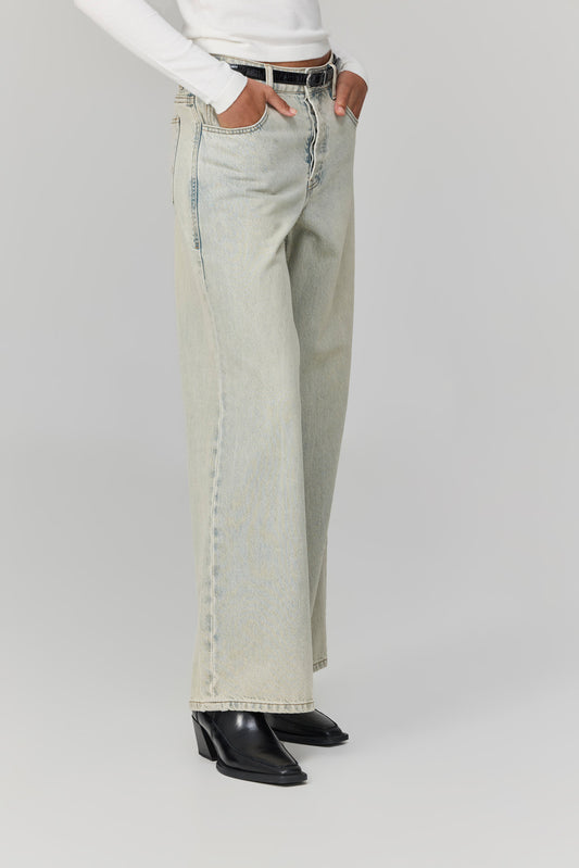 ג'ינס עם אופק בהיר ורחב