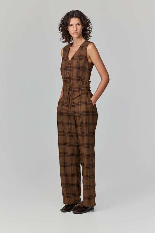 מכנסיים שמחכים לשיבוץ