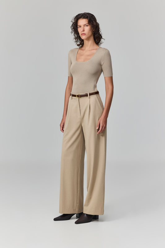 מכנסיים עם טווח תנועה