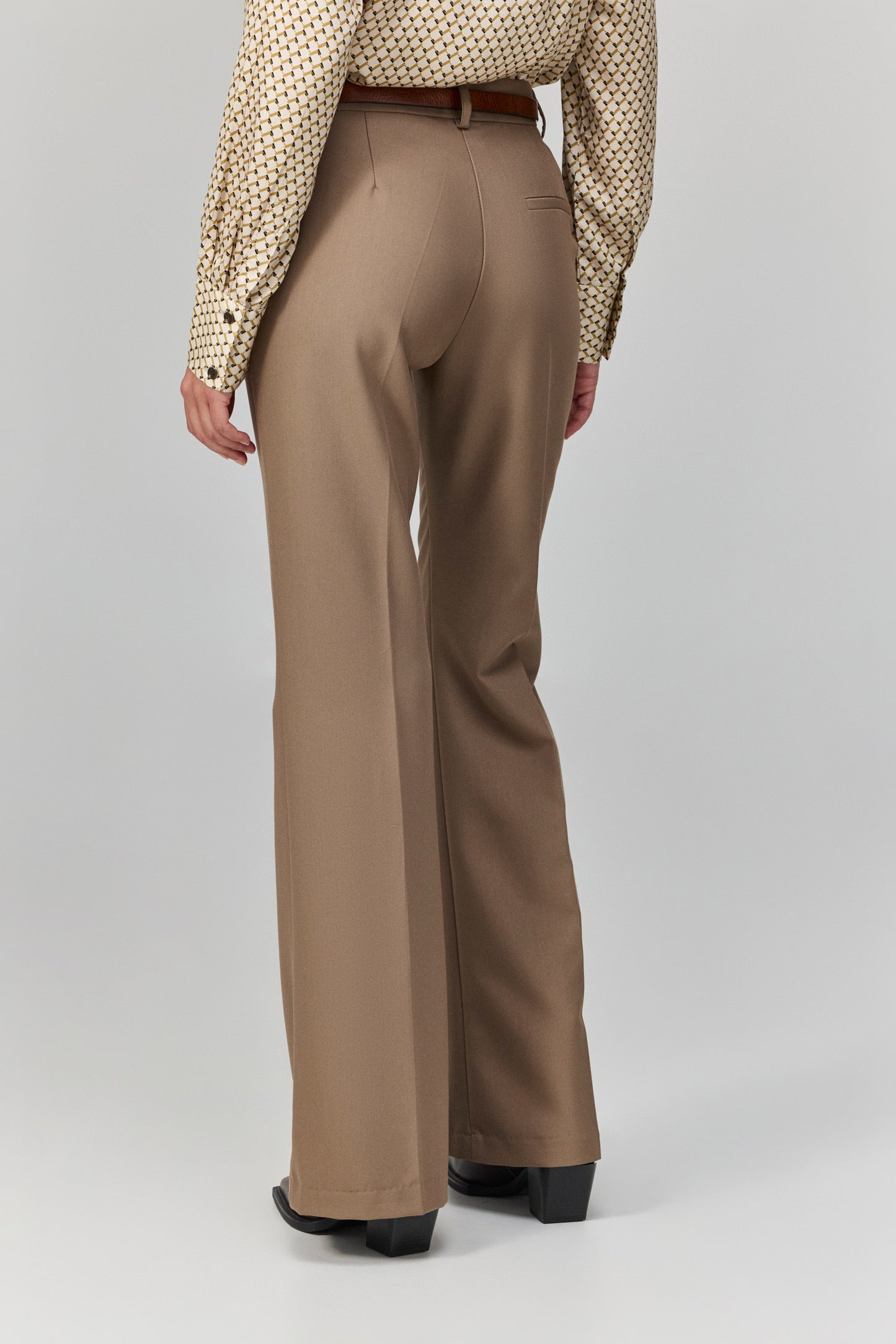 מכנסיים עם חזון