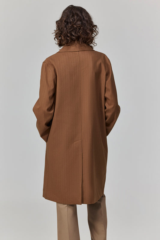 מעיל עם קו ברור