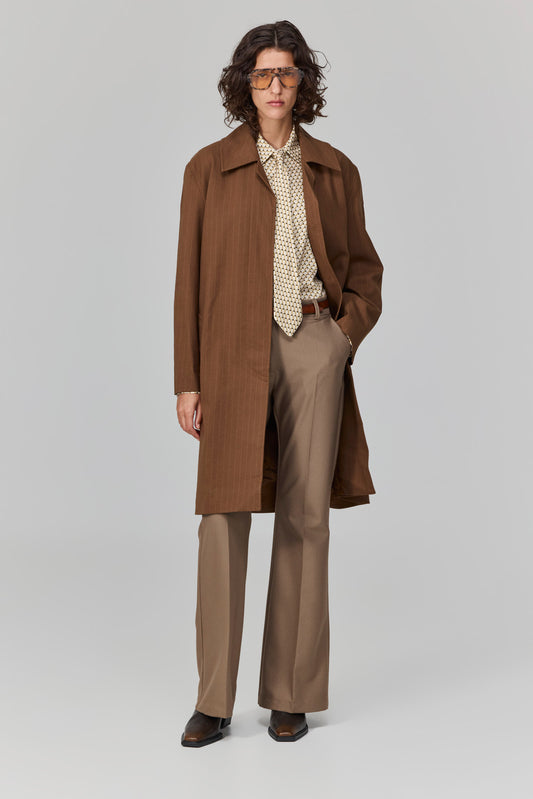 מעיל עם קו ברור