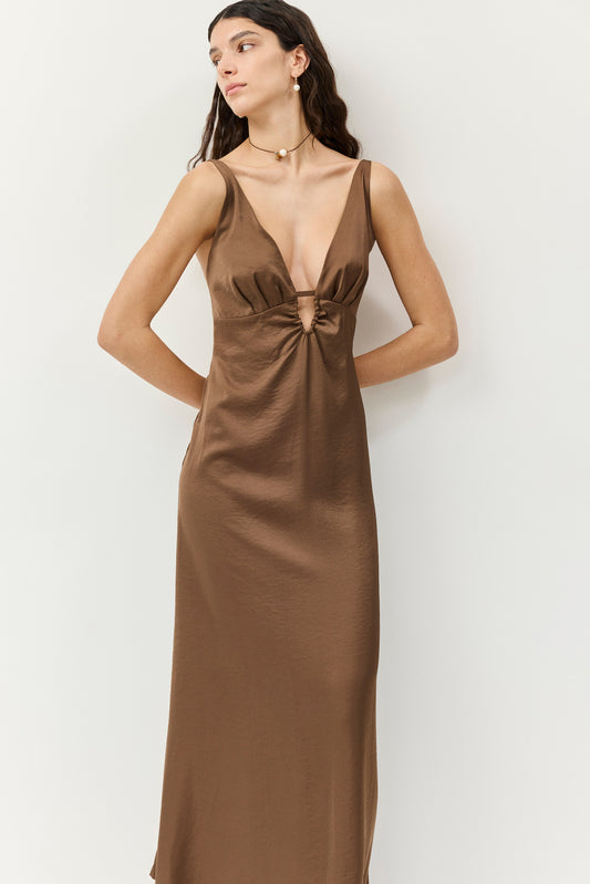 שמלה שלא מתחייבת ללו"ז