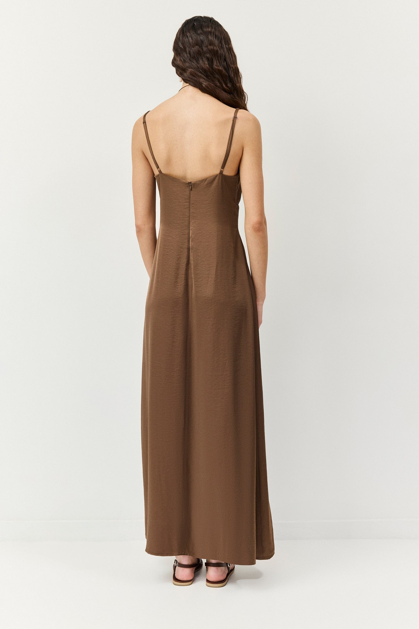 שמלה שלא מתחייבת ללו"ז