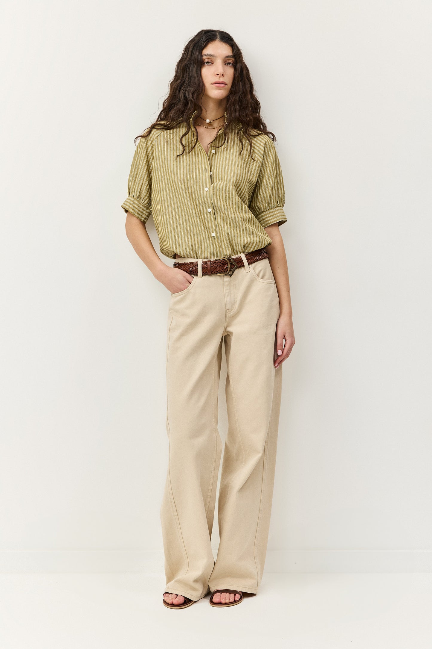 מכופתרת שיודעת הכל