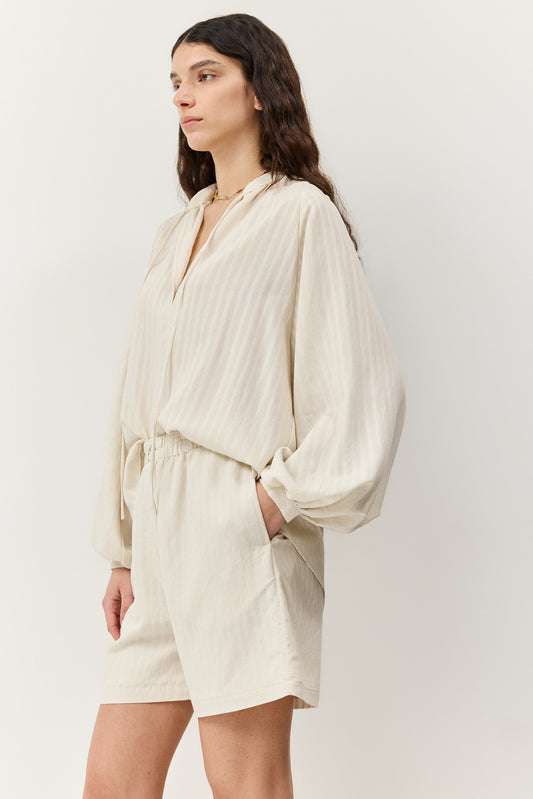 חולצה שמרגישה בסטי